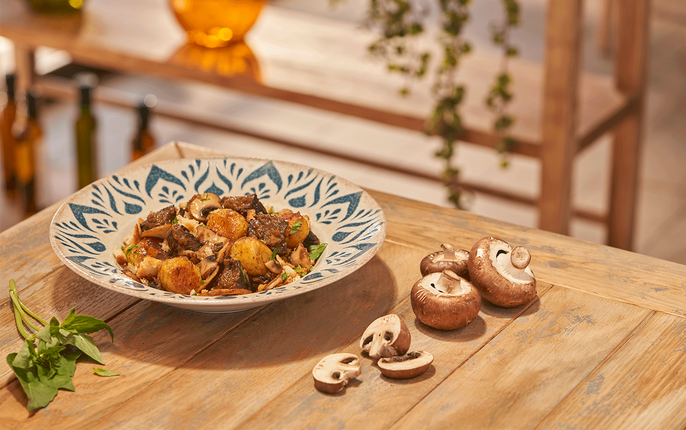 RAGU DE BOCHECHA COM GNOCCHI RECHEADOS DE COGUMELOS